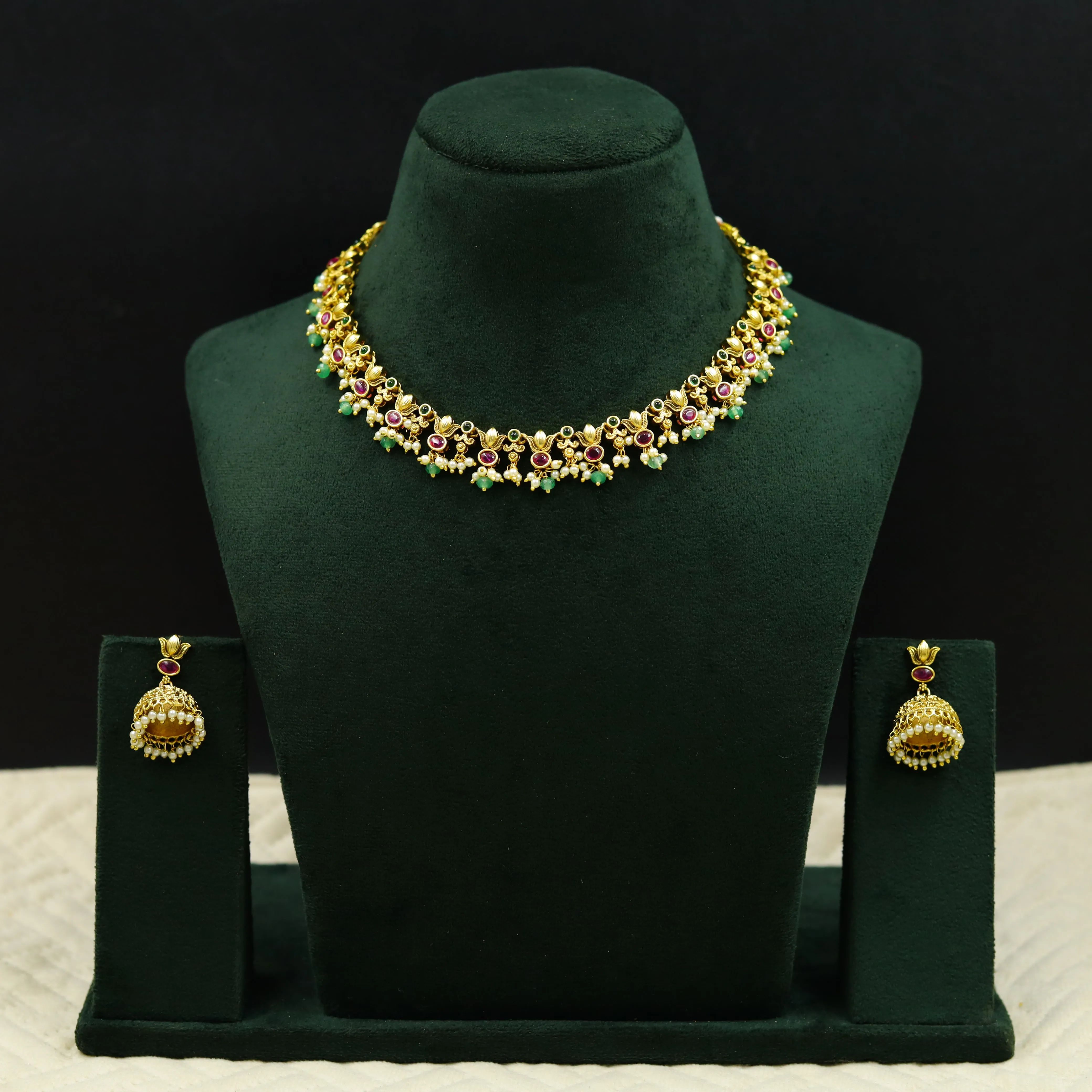 Round Neck Antique Necklace Set 12113-28