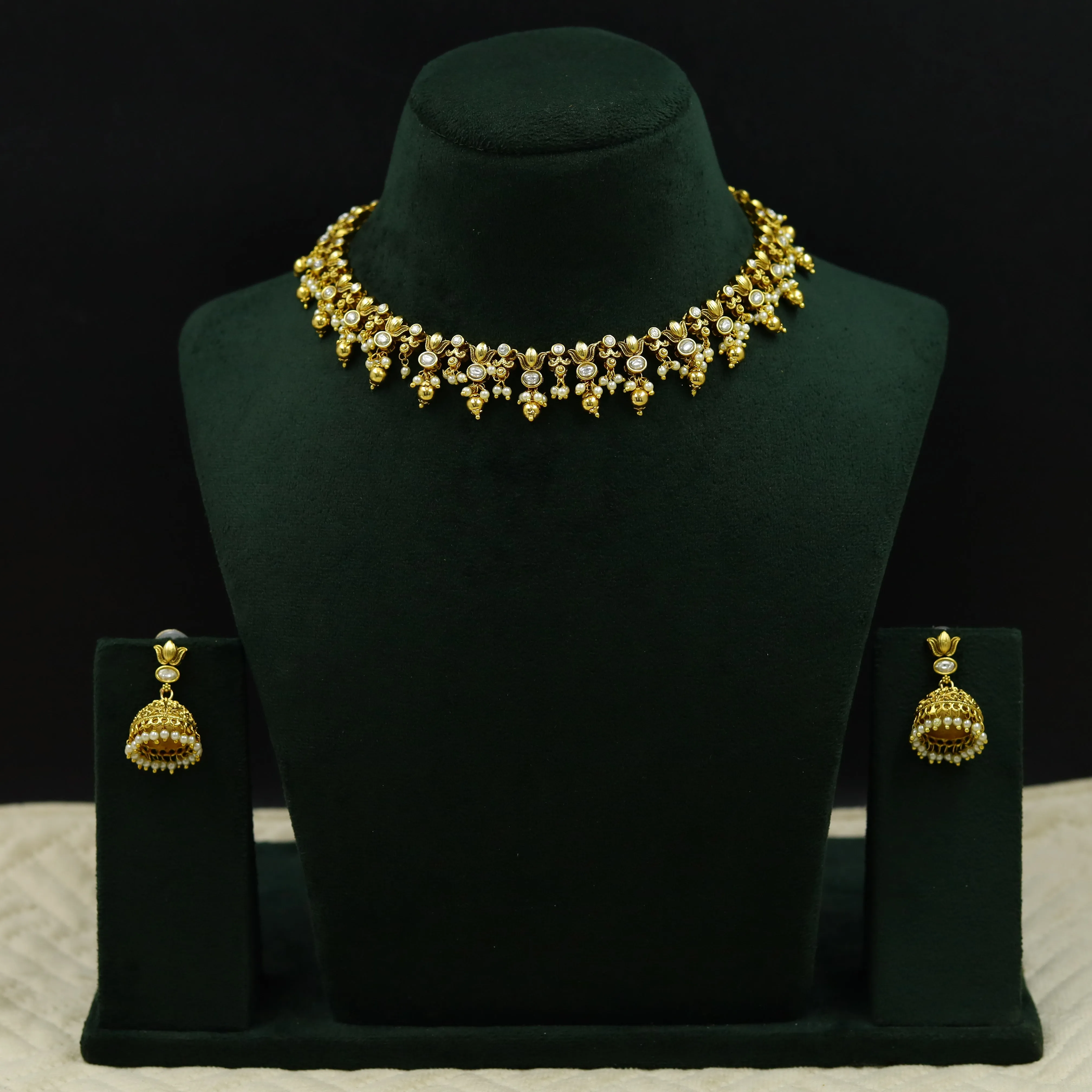 Round Neck Antique Necklace Set 12113-28